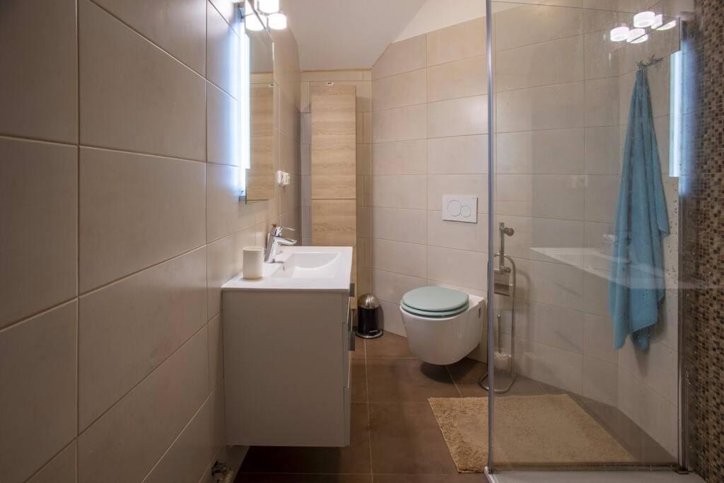 7 Bedroom Secluded Villa Close To Prague Říčany 외부 사진