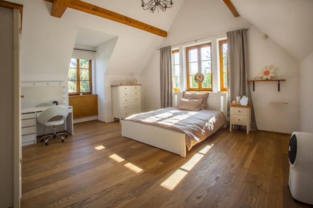 7 Bedroom Secluded Villa Close To Prague Říčany 외부 사진