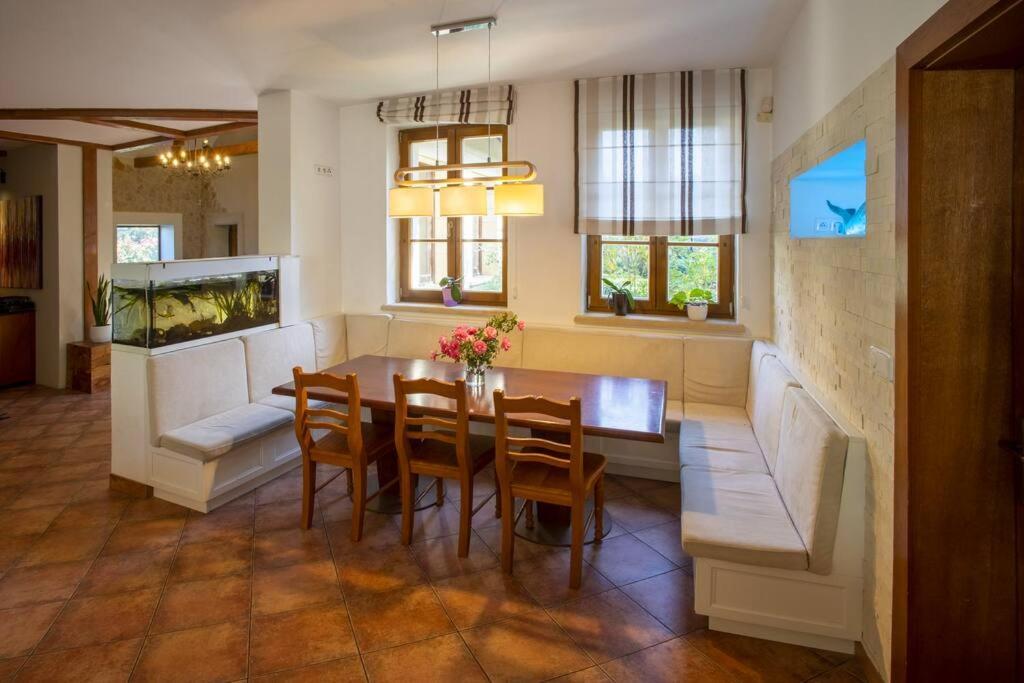 7 Bedroom Secluded Villa Close To Prague Říčany 외부 사진